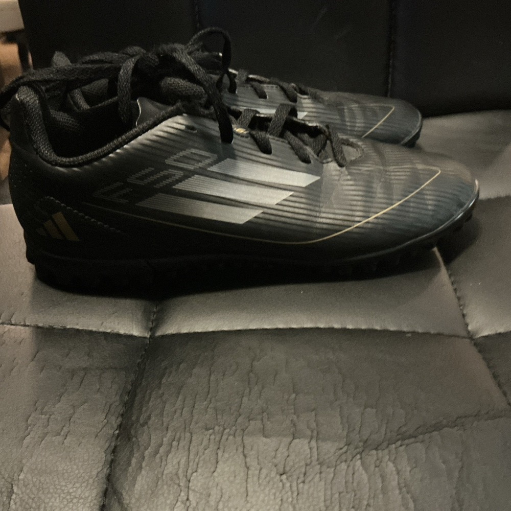 Adidas F50 Black /silver Size 5.5 turf